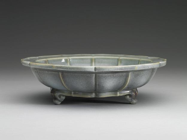 雍正窑 仿钧莲花式盆托