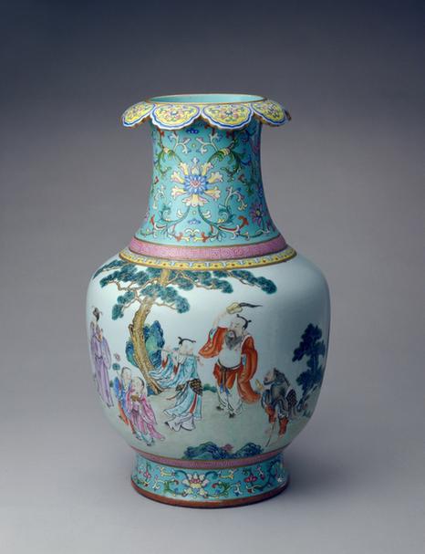 乾隆款粉彩八仙图云口瓶