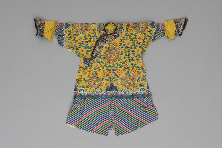 明黄色缂丝彩云蝠金龙纹龙袍拆片