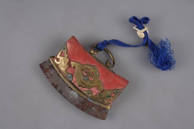 红色皮镶铜蝠荷包式火燫