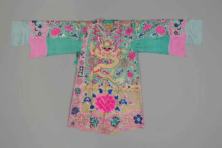 品绿色缎绣牡丹金龙纹钉广片镶粉缎边男蟒