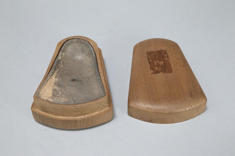 箕式陶砚
