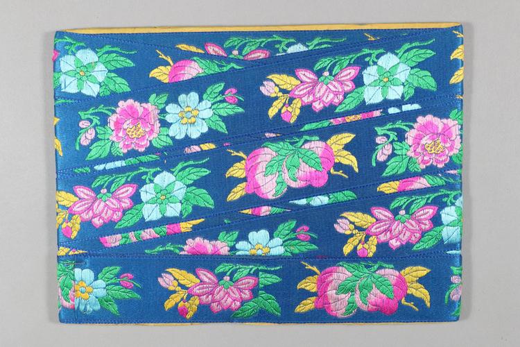 品蓝色缎地桃石榴牡丹纹绦