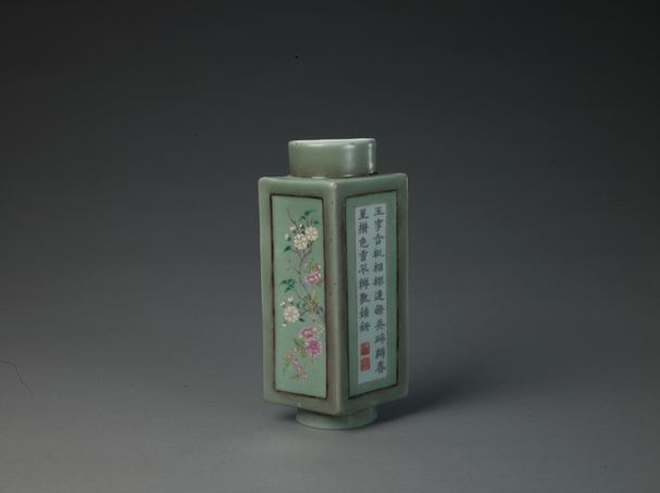 龙泉釉开光诗句花卉纹四方形壁瓶