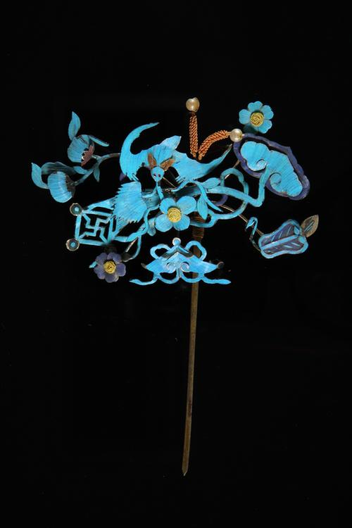 点翠花卉鸟蝶纹头花