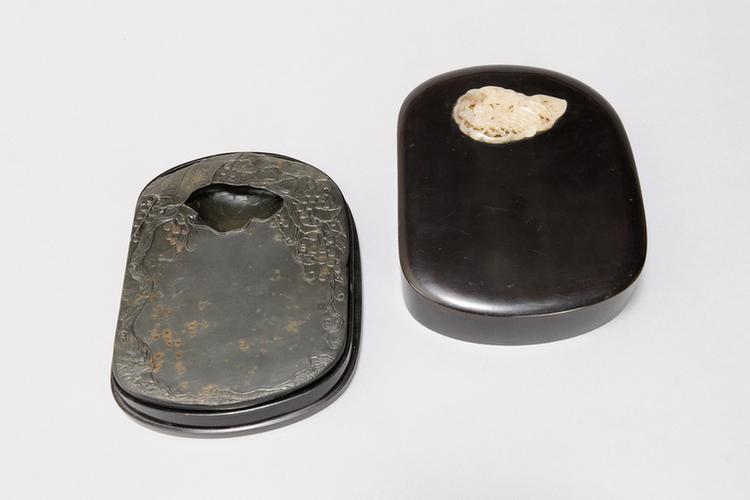 金星歙石葡萄纹枣核式砚