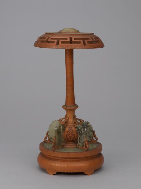 文竹桃实佛手纹冠架