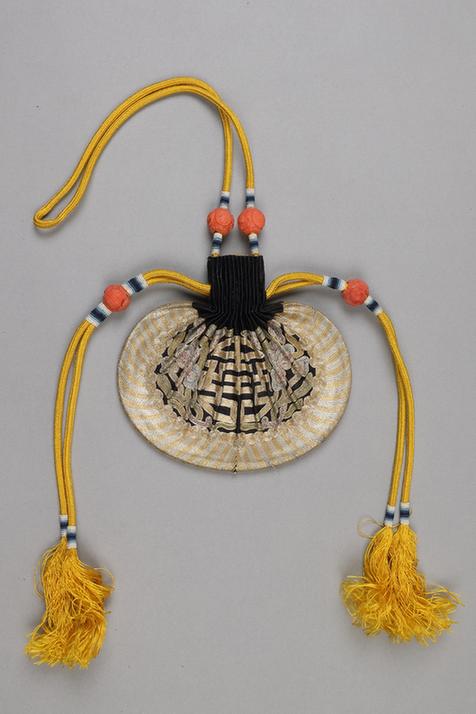 石青色缎平金银锁绣灵芝团寿纹椭圆荷包