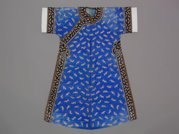 宝蓝色缂金百蝠纹棉氅衣