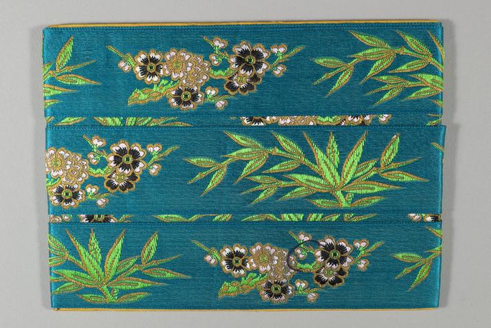 品月色缎地织金梅竹纹绦