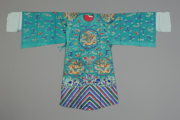 绿色缎盘金绣彩云蝠金十团龙团寿字纹男蟒