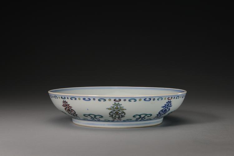 乾隆款斗彩寿字蚕纹盘