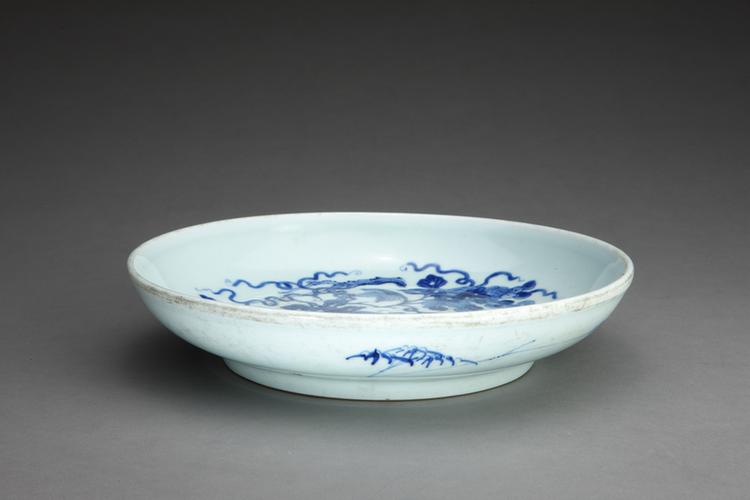 青花松鼠葡萄纹盘