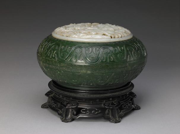 碧玉嵌白玉穿花龙凤纹圆盒