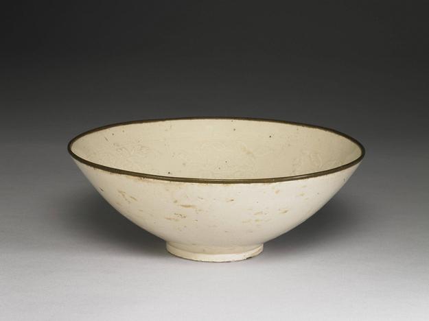 金 十二~十三世纪 定窑 印花分格四季花卉碗