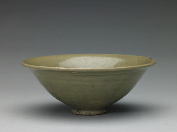 耀州窑青釉印花童子玩莲纹碗