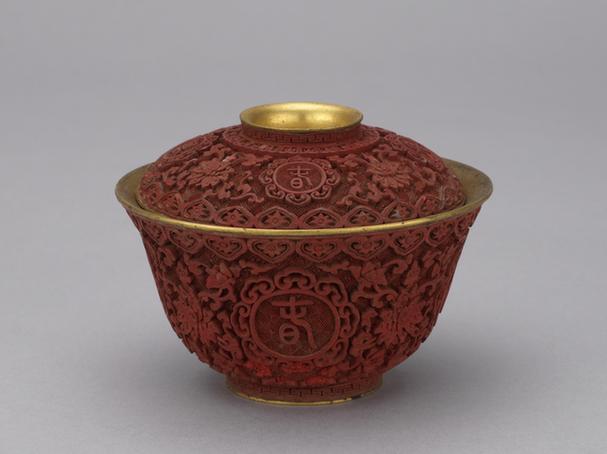 剔红长春万岁缠枝莲纹铜里盖碗