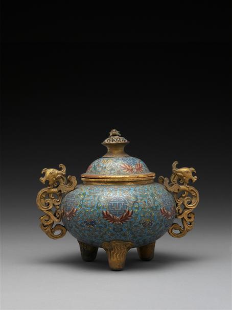 掐丝珐琅勾莲纹螭耳三足盖炉