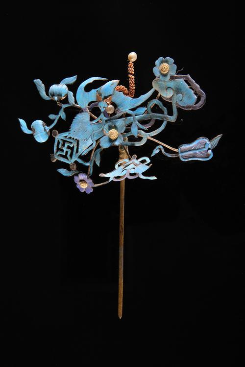 点翠花卉鸟蝶纹头花