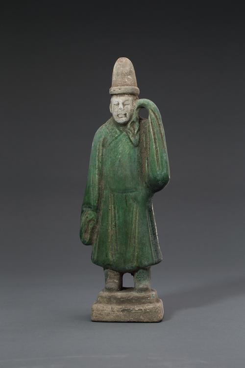 陶绿釉男立俑