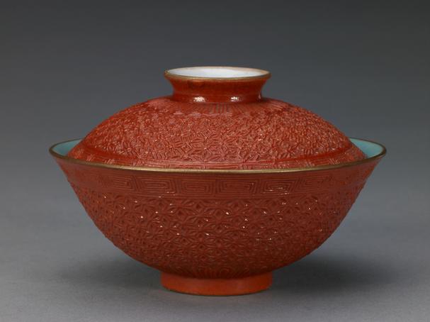 乾隆款仿雕漆釉盖碗