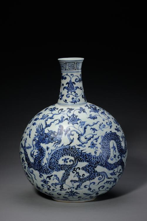 青花穿花龙纹扁瓶