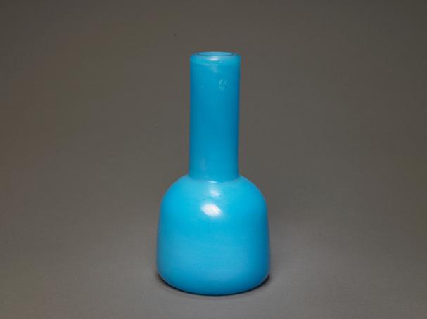道光款天蓝色玻璃光素马蹄式尊