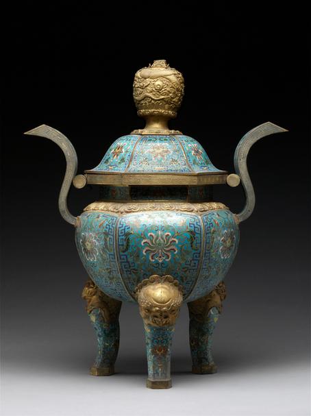 掐丝珐琅五供-勾莲纹六方双耳三足盖炉