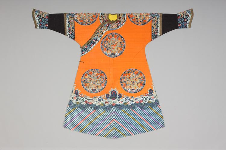 杏黄色缂丝八团彩云蝠双喜金龙纹女棉龙袍