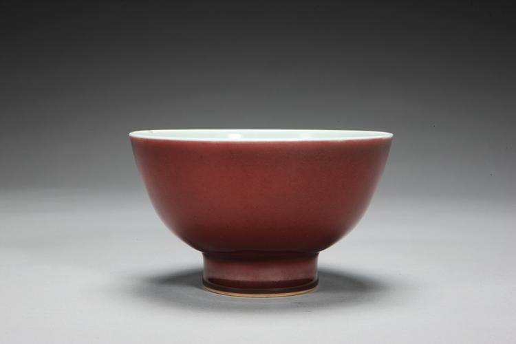 雍正款祭红釉白里碗