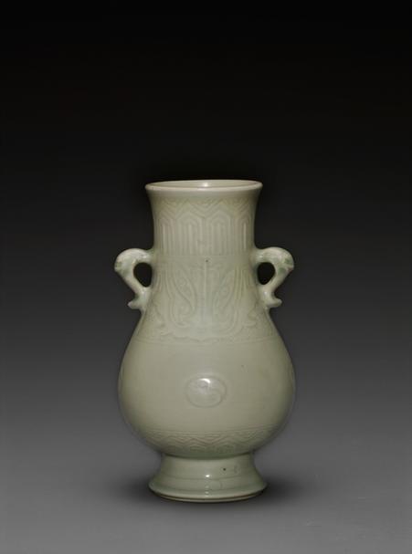 青釉暗花纹兽面耳瓶