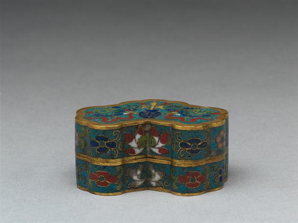 掐丝珐琅双鱼纹磬式盒