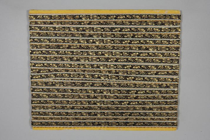 元青色缎地织金冰梅纹绦