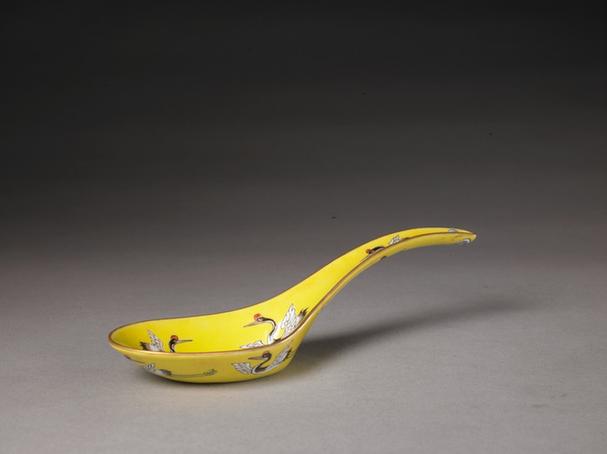 慎德堂款黄地粉彩飞鹤纹匙