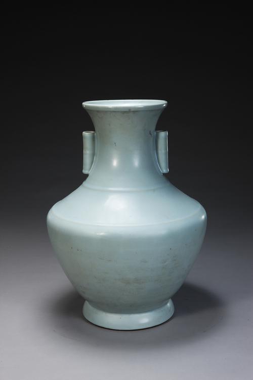 仿汝釉弦纹贯耳瓶