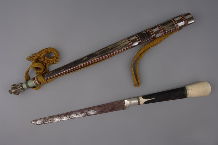 牛角嵌螺钿牙骨牛角柄鞘刀