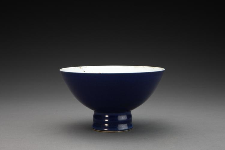 雍正款祭蓝釉高足碗