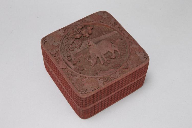 剔红开光牧牛图方盒