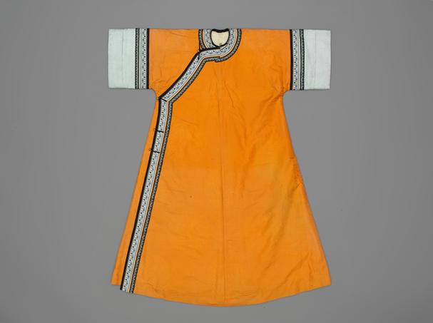 杏黄色二则团龙纹暗花江绸羊皮袍