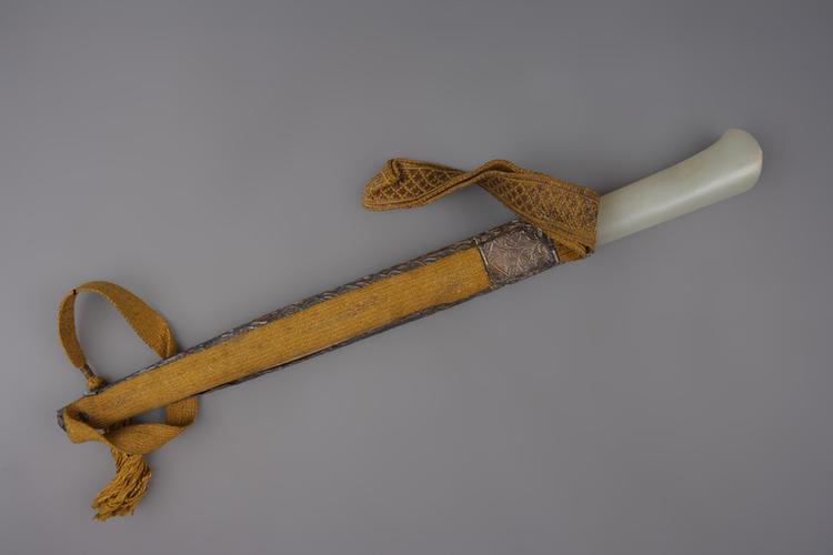 木包银纸嵌石玉柄鞘刀