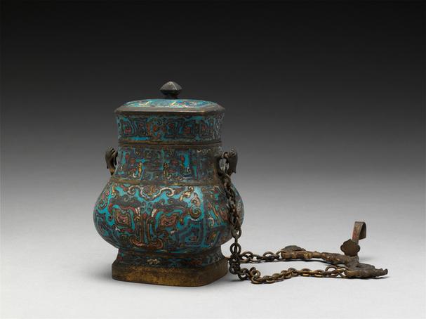 掐丝珐琅兽面纹提梁卣