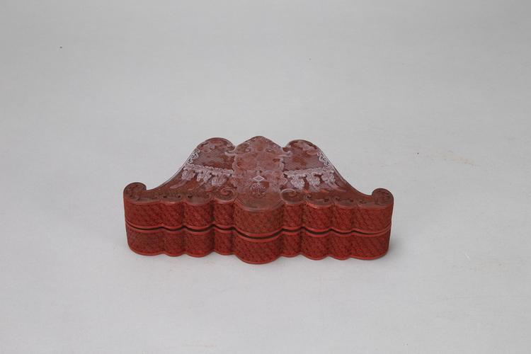 剔红蝙蝠吉庆万寿纹蝙蝠式盒