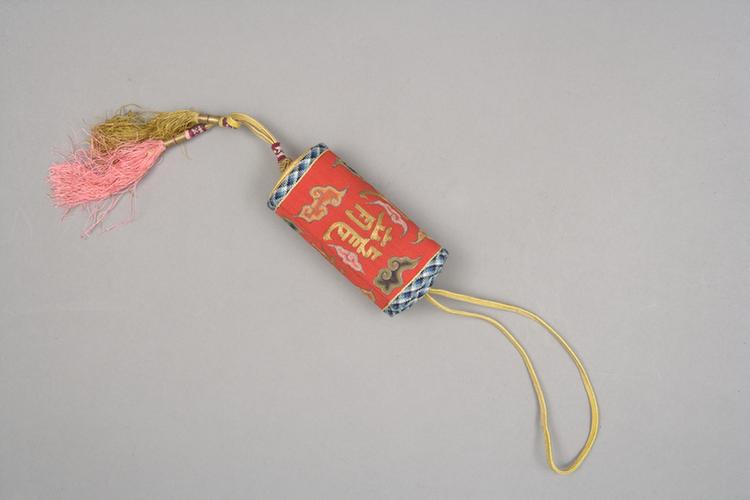 红色缎平金锁绣龙凤呈祥纹活计-扳指套