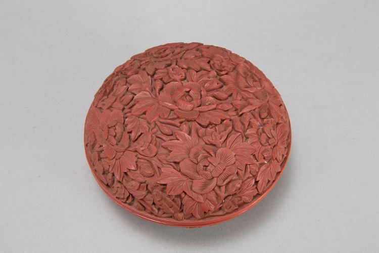 乾隆款剔红葵花纹圆盒