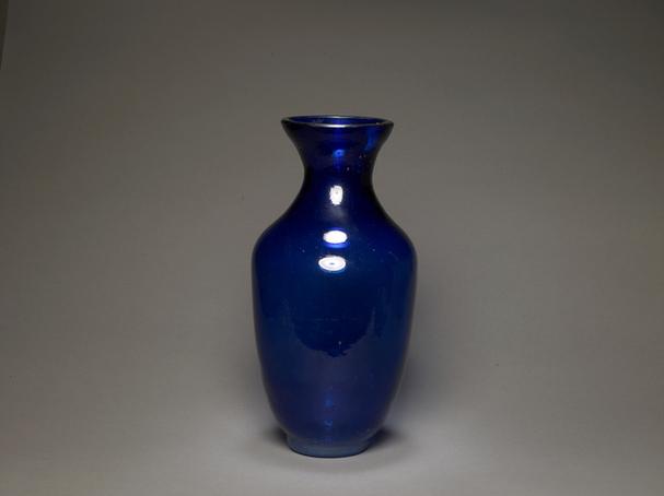 光绪款宝蓝色玻璃光素撇口瓶