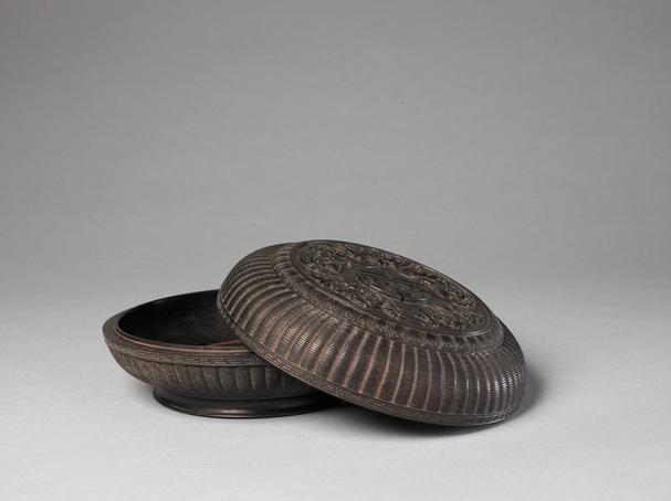 紫檀雕五蝠捧寿纹圆盒