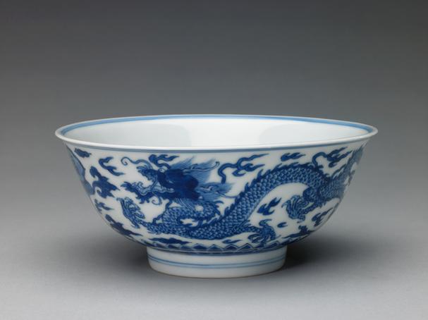 康熙款青花福寿字云龙纹碗