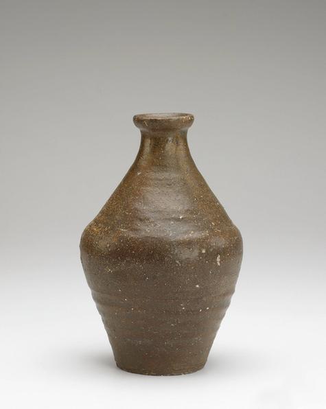灰色粗陶瓶