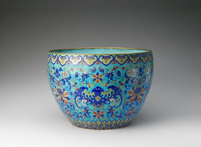 画珐琅穿花蝙蝠纹缸