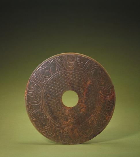 青玉兽面蚕纹璧